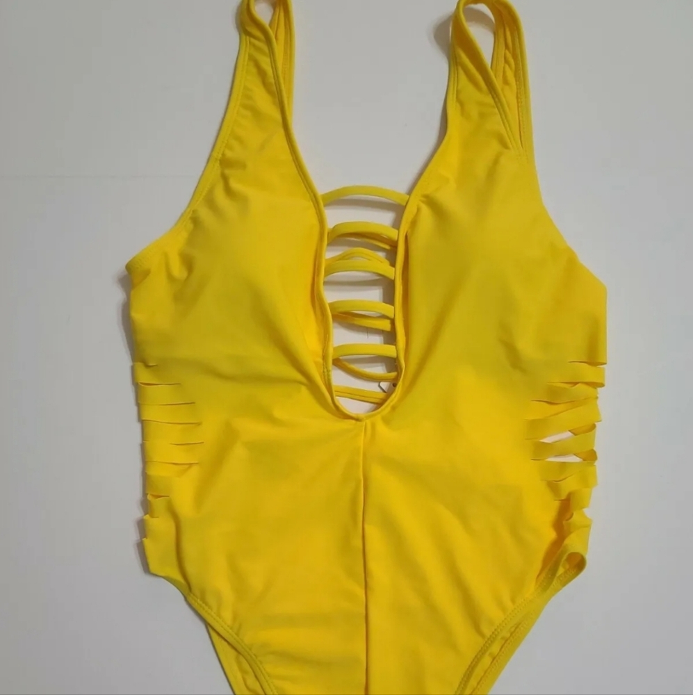 Beautiful One Piece YMI Swimwear Bathing Suit/ Swimsuit Size M Yellow